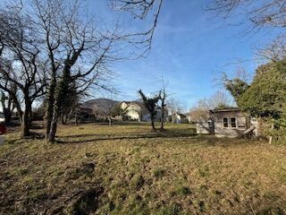 Terrain Voiron 38500 de  pieces - 200.000 &euro;