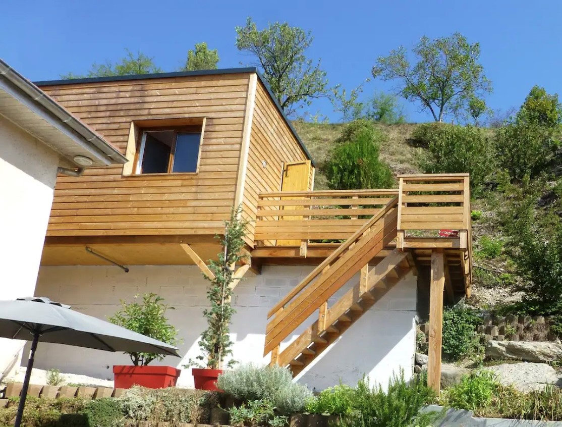 Studio de Jardin sur terrain en pente sur la commune de Voiron Studio de Jardin sur terrain en pente sur la commune de Voiron